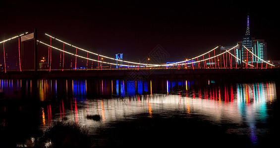 中国夜福顺市江川大桥过洪江河图片