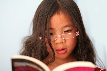 儿童阅读生产图书学校文学小说专注工作孩子们体积少年背景图片