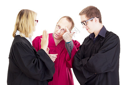 三位法学家就一项诉讼进行的辩论职业男人法律法官学生长袍套装工作室办公室顾问图片