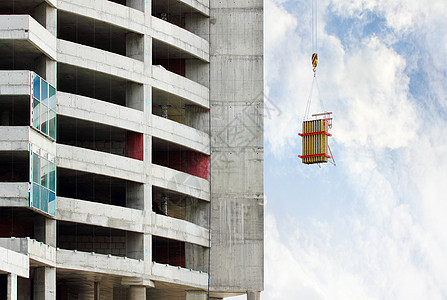 现代建筑正在建设中 以蓝天为基准城市构造项目办公室窗户建设者工作金融市中心商业图片