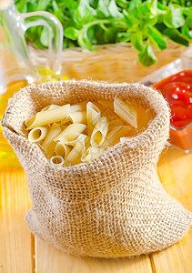黄麻袋中各种意大利面贴近解雇营养食物市场饮食烹饪厨房文化玻璃美食图片