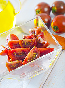 番茄蔬菜沙拉香料文化食物树叶厨房装罐美食桌子图片