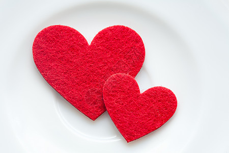 红色红心在一盘子的特辑上 情人节白色上帝情感幸福情怀脆弱性艺术友谊礼物菜单图片