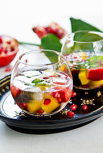 芒果和石榴果汁红色饮食甜点派对野餐水果石榴食物绿色图片