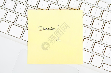 丹克语电脑感激蛋壳黄色白色语言键盘正方形微笑笔记图片