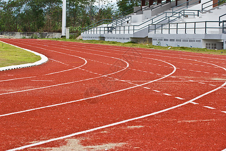 带有数字的赛车道跑步运动运动员短跑竞赛地面蓝色天空赛跑者赛马场图片