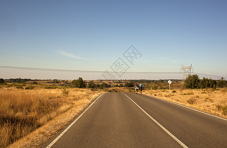 路远景牧歌土壤天空场地太阳农场信号金属风景图片
