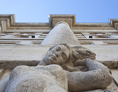 米兰交换大楼女雕像米兰歌剧正方形雕塑纪念碑男人资产记忆女性身体财富图片
