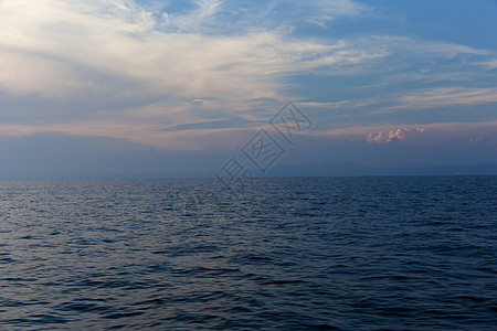 在海中醒来海岸线冲浪水晶海洋波浪水手运输支撑日落水道图片