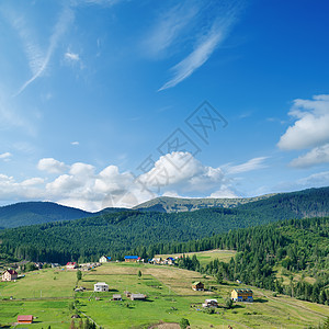 夏季喀尔巴阡山脉 乌克兰布科维尔地区植物群假期旅行天空农村阳光风景木头环境蓝色图片