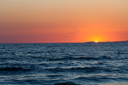 上海日出日落在海面上波浪天空海湾海洋金子环境反射海岸天堂火鸡背景