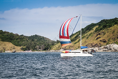 泰国普吉岛海滩蓝色天空建筑海洋爬坡钓鱼旅行背景图片