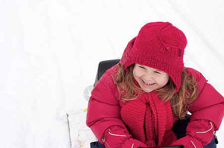 女孩在雪中外套微笑孩子围巾季节帽子乐趣羊毛帽白色图片
