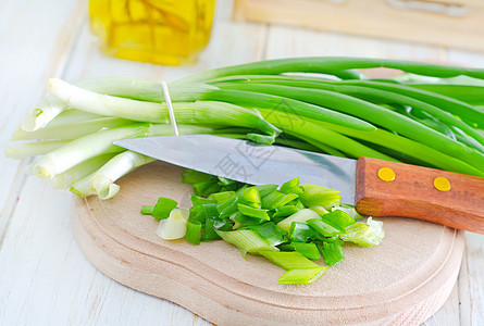 新鲜绿绿饮食砧板洋葱蔬菜烹饪草本植物生长香气厨房花园图片