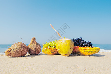 沙地上的水果图片