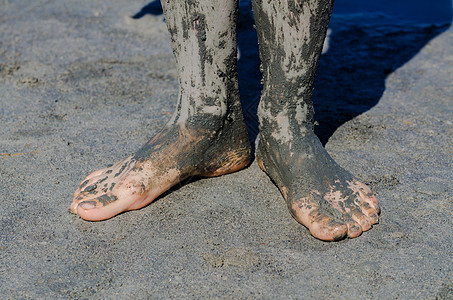 泥巴治愈 健康医疗程序 肮脏的腿泥浴康复护理球体手指温泉停留身体皮肤治疗图片
