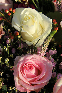 婚礼花朵 粉红玫瑰的不同阴影装饰品粉色花店玫瑰中心新娘桌子植物群团体植物图片
