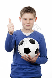 拿着足球球的年轻男孩图片