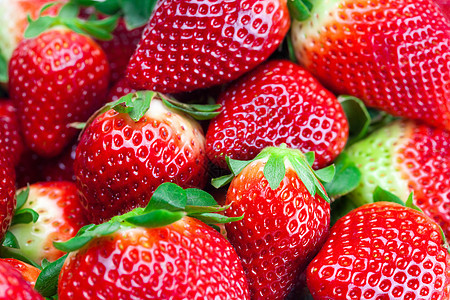 红色大多汁熟草莓背景蓝色平衡团体水果框架甜点小吃生产浆果生活背景图片