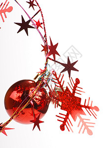 圣诞球和星星反射丝带礼物假期玻璃辉光装饰品红色宏观季节图片