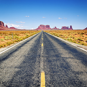 长路全景蓝色速度街道运输旅行车辆沙漠顶峰沥青图片