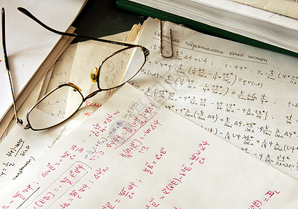 物理公式数学眼镜大学课堂教育粒子桌子量子学习考试图片