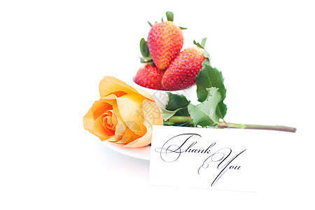 美丽的橙色玫瑰 卡片 用词谢谢和杯子是生活甜点食物平衡小吃飞碟浆果水果宏观叶子图片
