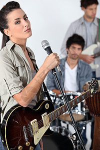 乐队中的女歌手图片