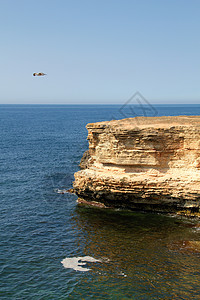 落岩悬崖 黑海海岸太阳灯塔边缘冲浪旅行海滩地平线石头天空海洋图片