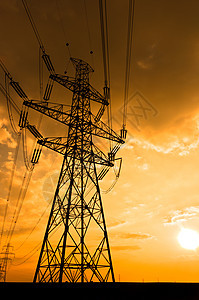 日落时的电线黄色电气化电缆天空金属发电厂地平线活力电压发电机图片