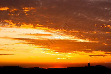 城市风云红云和月光的夜晚景象太阳天堂阳光城市全景房子橙子照片天气自由图片