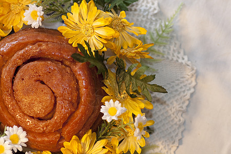 传统角蛋糕季节性黄色美食包围叶面作品季节图片