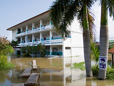 泰国Ayuttaya大洪水泛滥的校舍悲剧建筑洪水蓝色学校气候教育灾难环境天气图片
