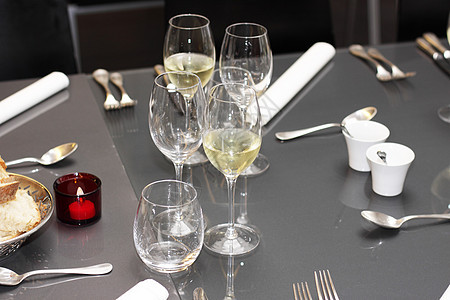 杯子 餐桌上的餐具 一个很棒的餐厅厨房食物酒店桌子餐饮宴会餐巾装饰服务酒杯图片