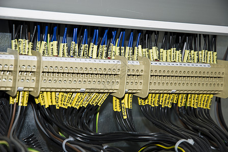 中转器     电蛤内装的电线宏观多核速度插头电脑技术互联网金属活力中心图片