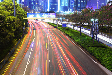 夜间与城市交接场景公共汽车线条旅行驾驶运输景观建筑市中心地球图片