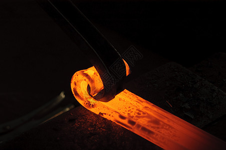 从事装饰式手铁的铁匠金属零售商金工火焰图片