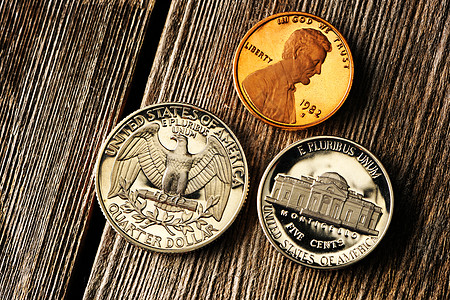 木制背景的硬币现金金融木头货币商业储蓄银行业图片