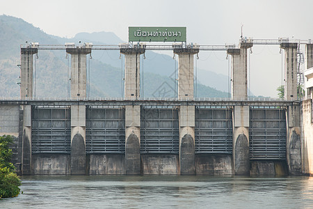 泰国有金属水门的中型大坝中型大坝蓝色车站弹幕数字建造技术水电流动地标建筑图片