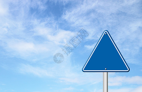 带有天空的三角路牌驾驶交通警告街道电脑旅行蓝色运输邮政危险图片