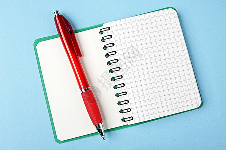 打开笔记本和红笔蓝色宏观教学日记教育文档学习螺旋智慧写作图片