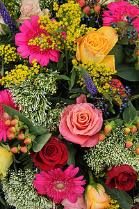 彩色的混合花花安排蓝色橙子黄色绿色花朵植物玫瑰花束紫色粉色图片