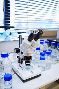 化学实验室科学家蓝色技术医院实验药品玻璃瓶子生物制药图片