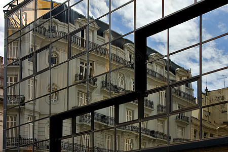 宫殿 在中间的窗户中阳台天空摩天大楼橙子海浪木头百叶帘圆顶金属阴影图片