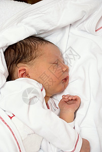 甜甜的小新生婴儿男生身体就寝眼睛儿子毯子时间皮肤睡眠生活图片