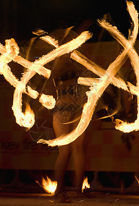 消防表演火焰圆圈漩涡演员汽油派对敬畏娱乐男人展示图片
