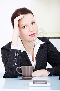 想着办公室里的女商家们沉思眼睛桌子人士商务工人工作女士工作室白色图片