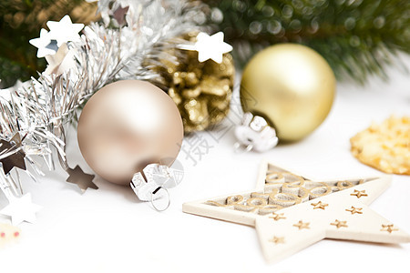 圣诞节背景白色金子假期装饰品星星灰色绿色礼物庆典火花图片