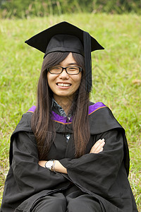 亚裔女童毕业幸福学习女性研究生文凭微笑女士大学学生中学图片