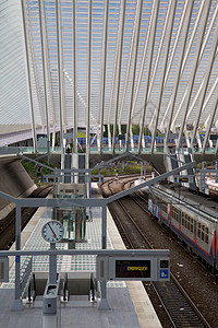 基地盖英铁路玻璃建筑学蓝色车站框架文化力量火车站创造力天花板背景图片